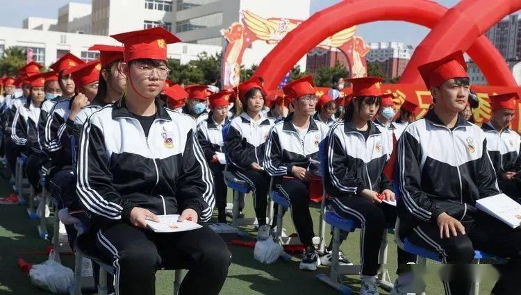 刘备将三个儿子都托付给诸葛亮又托孤给赵云?这是怎么回事?-专业问答平台
